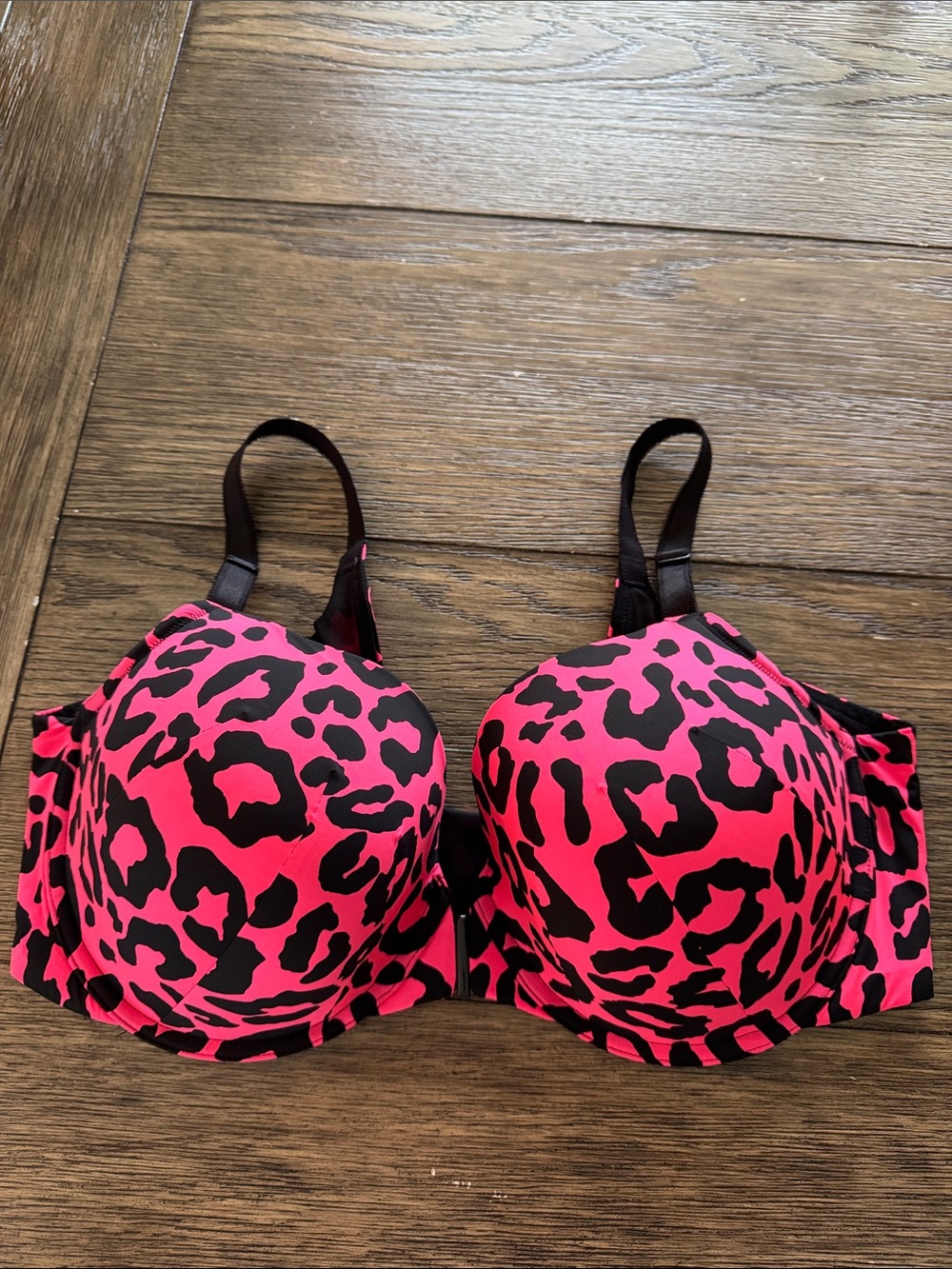New! TORRID perfect front-close, lightly lined, black & pink bra. 40 DD